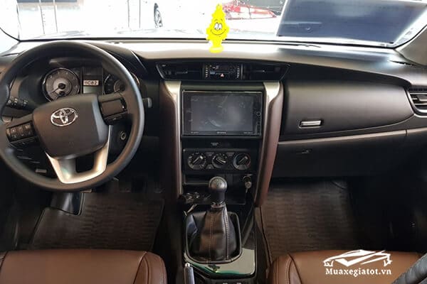 Mua xe gia đình 7 chỗ chọn Innova V hay Fortuner máy dầu số sàn? toyota fortuner 2019 muaxegiatot vn 5 Mua xe gia đình 7 chỗ chọn Innova V hay Fortuner máy dầu số sàn?