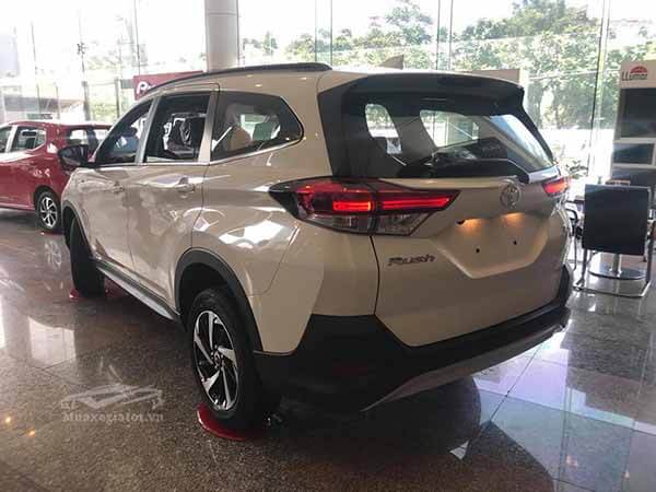 Toyota Rush 2022: Giá xe lăn bánh khuyến mãi, Mua bán xe trả góp den hau xe toyota rush 15 at 2018 2019 muaxegiatot vn 27 Toyota Rush 2022: Giá xe lăn bánh khuyến mãi, Mua bán xe trả góp