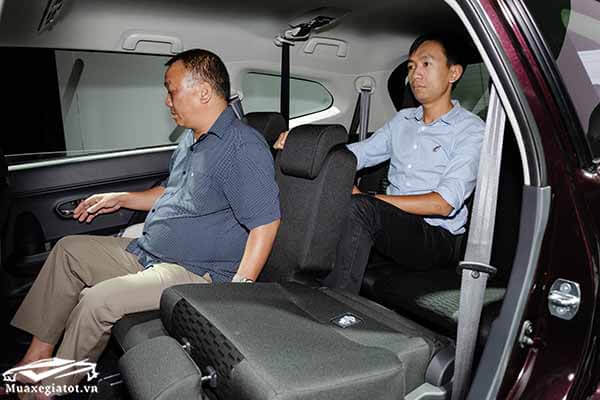 hang ghe ba toyota rush 15 at 2018 2019 muaxegiatot vn 13 So sánh xe 7 chỗ Toyota Rush với Mitsubishi Xpander