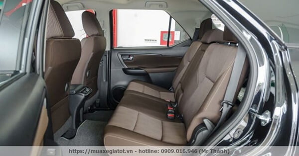 Mua xe gia đình 7 chỗ chọn Innova V hay Fortuner máy dầu số sàn? hang ghe thu hai toyota fortuner 2019 may dau so san muaxegiatot vn 4 Mua xe gia đình 7 chỗ chọn Innova V hay Fortuner máy dầu số sàn?