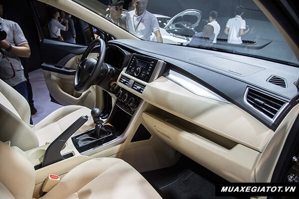 hang ghe truoc mitsubishi xpander 2018 2019 muaxegiatot vn 10 So sánh xe 7 chỗ Toyota Rush với Mitsubishi Xpander