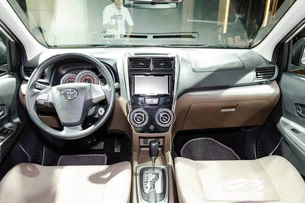So sánh 7 chỗ Suzuki Ertiga và Toyota Avanza noi that toyota avanza 15 at 2018 2019 muaxegiatot vn 15 So sánh 7 chỗ Suzuki Ertiga và Toyota Avanza