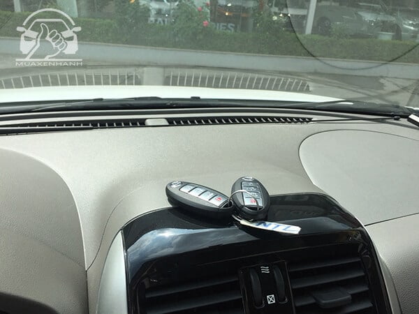 chia khoa smart nissan sunny 2019 muaxenhanh vn 2 Nissan Almera 2025: Giá xe lăn bánh khuyến mãi, Mua bán xe trả góp