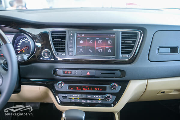 Kia Sedona 2022: Giá xe lăn bánh khuyến mãi, Mua bán xe trả góp giai tri xe 7 cho kia sedona 2019 muaxegiatot vn 13 Kia Sedona 2022: Giá xe lăn bánh khuyến mãi, Mua bán xe trả góp