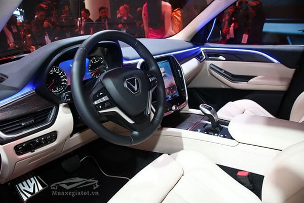 Đánh giá xe Vinfast Lux SA2.0 mới nhất kèm giá bán khuyến mãi vo lang xe suv vinfast lux sa20 2019 muaxegiatot vn Đánh giá xe Vinfast Lux SA2.0 mới nhất kèm giá bán khuyến mãi