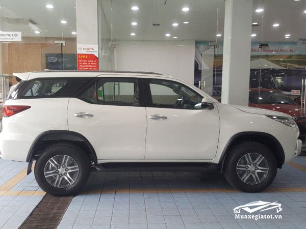 hong xe fortuner 2019 may xang 1 cau muaxegiatot vn 2 So sánh Toyota Fortuner máy dầu số sàn và số tự động (1 cầu)