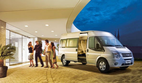 ford transit toyota tan cang 2 Chọn xe 16 chỗ Toyota Hiace hay Ford Transit?