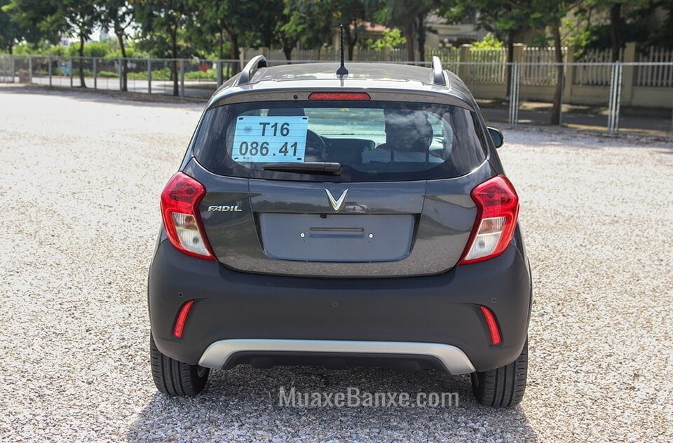 Vinfast Fadil 2022: Giá xe lăn bánh khuyến mãi, Mua bán xe trả góp duoi xe vinfast fadil 14l 2019 2020 muaxegiatot vn 5 Vinfast Fadil 2022: Giá xe lăn bánh khuyến mãi, Mua bán xe trả góp