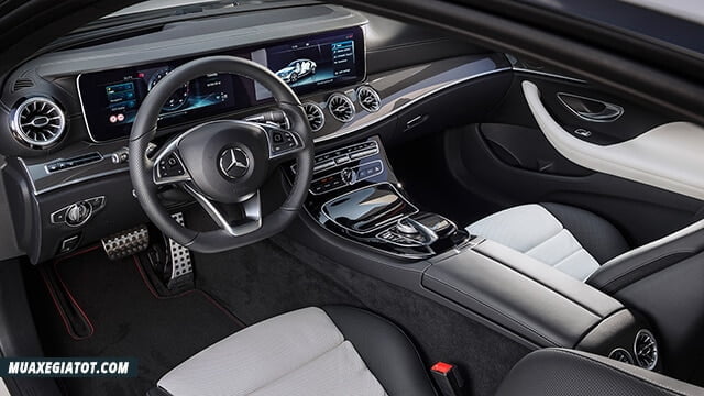 Mercedes E350 2025: Giá xe lăn bánh khuyến mãi, Mua bán xe trả góp tien nghi noi that mercedes e350 amg 2019 2020 truecar vn Mercedes E350 2025: Giá xe lăn bánh khuyến mãi, Mua bán xe trả góp