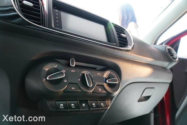 dieu hoa xe kia soluto 2019 2020 Xetot com KIA Soluto 2025: Giá xe lăn bánh khuyến mãi, Mua bán xe trả góp