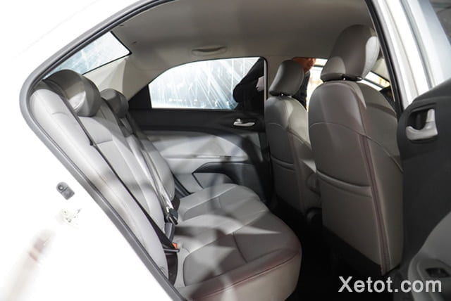 hang ghe sau kia soluto 2019 2020 Xetot com KIA Soluto 2025: Giá xe lăn bánh khuyến mãi, Mua bán xe trả góp