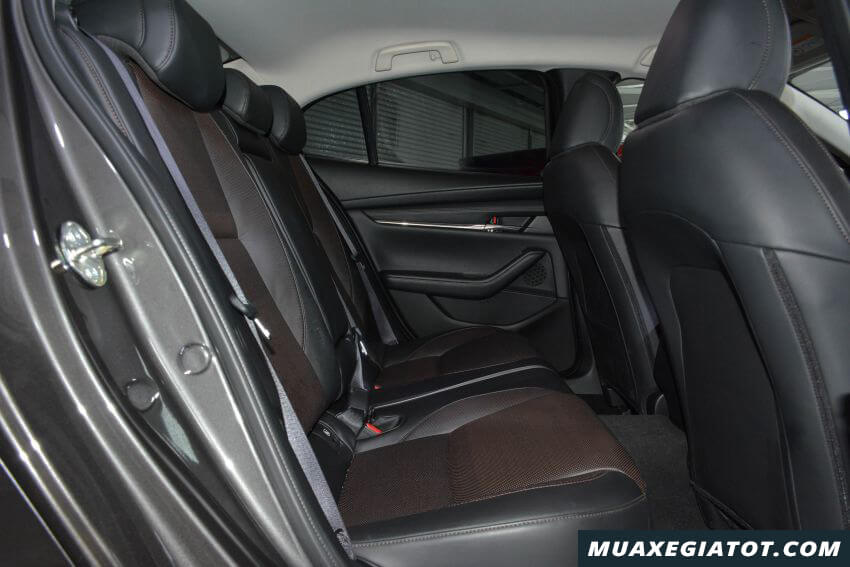 Mazda 3 2025: Giá xe lăn bánh khuyến mãi, Mua bán xe trả góp hang ghe sau mazda 3 2020 ra mat malaysia Xetot com 18 Mazda 3 2025: Giá xe lăn bánh khuyến mãi, Mua bán xe trả góp