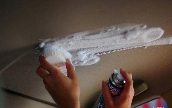 Quy trình 6 bước vệ sinh nội thất ô tô tại nhà đơn giản nhất ve sinh noi that oto tai nha 4 Quy trình 6 bước vệ sinh nội thất ô tô tại nhà đơn giản nhất