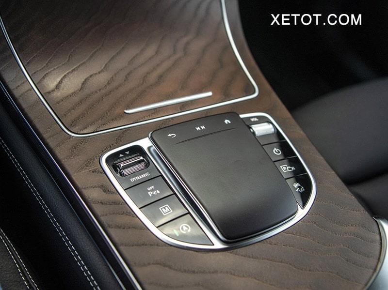 Mercedes GLC 200 2025: Giá bán mới nhất, Đánh giá xe chi tiết dieu khien trung tam glc 200 4matic muaxegiatot vn copy Mercedes GLC 200 2025: Giá bán mới nhất, Đánh giá xe chi tiết