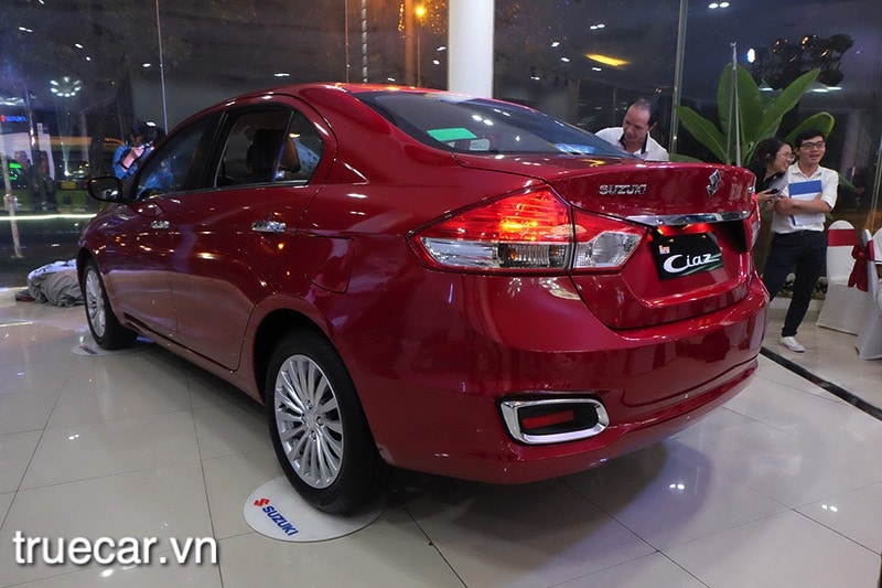 Suzuki Ciaz 2025: Giá xe lăn bánh khuyến mãi, Mua bán xe trả góp duoi xe suzuki ciaz 2021 truecar vn Suzuki Ciaz 2025: Giá xe lăn bánh khuyến mãi, Mua bán xe trả góp