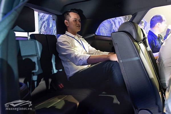 Nên mua Ford Everest hay Mitsubishi Pajero Sport? hang ghe thu ba ford everest 2018 2019 titanium 20 at 1cau muaxegiatot vn Nên mua Ford Everest hay Mitsubishi Pajero Sport?