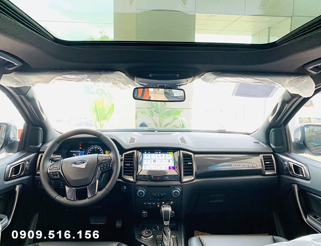 Nên mua Ford Everest hay Mitsubishi Pajero Sport? noi that xe ford everest titainium 4wd 2020 muaxegiatot vn Nên mua Ford Everest hay Mitsubishi Pajero Sport?