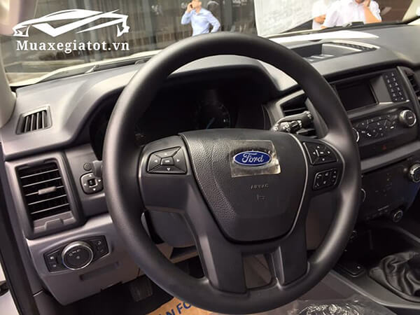 Ford Everest Ambiente MT 2022: Giá bán mới nhất, Đánh giá xe ford everest 2021 so san ambiente muaxegiatot vn 4 Ford Everest Ambiente MT 2022: Giá bán mới nhất, Đánh giá xe
