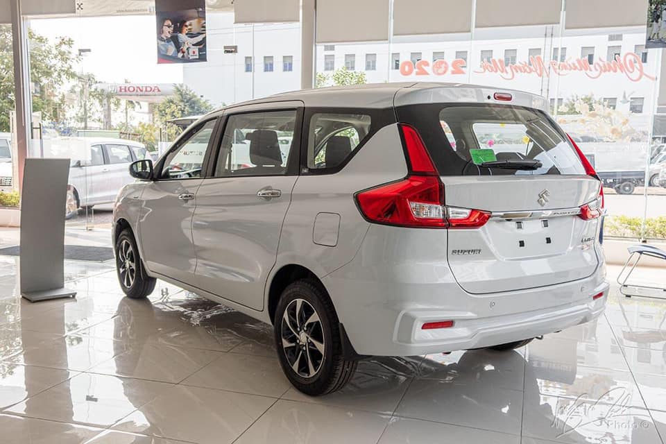 Nên mua xe 7 chỗ Suzuki Ertiga hay 7 chỗ Suzuki XL7? duoi xe suzuki ertiga sport 2020 2021 muaxegiatot vn Nên mua xe 7 chỗ Suzuki Ertiga hay 7 chỗ Suzuki XL7?
