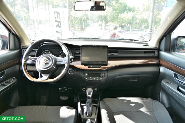 Nên mua xe 7 chỗ Suzuki Ertiga hay 7 chỗ Suzuki XL7? noi that xe suzuki ertiga 2020 muaxegiatot vn Nên mua xe 7 chỗ Suzuki Ertiga hay 7 chỗ Suzuki XL7?