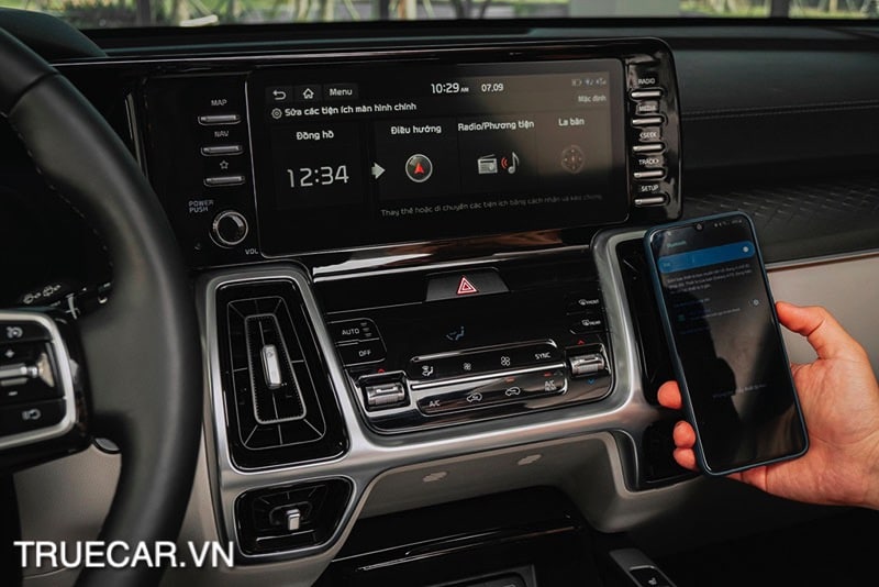 KIA Sorento 2025: Giá xe lăn bánh khuyến mãi, Mua bán xe trả góp ket noi dien thoai xe kia sorento 2021 the he moi truecar vn 1 KIA Sorento 2025: Giá xe lăn bánh khuyến mãi, Mua bán xe trả góp