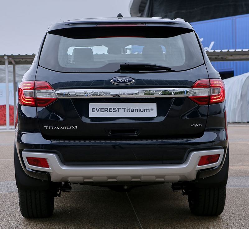 Ford Everest Titanium 2022: Giá xe lăn bánh khuyến mãi, Mua bán xe trả góp duoi xe ford everest 2021 thailan muaxegiatot vn Ford Everest Titanium 2022: Giá xe lăn bánh khuyến mãi, Mua bán xe trả góp