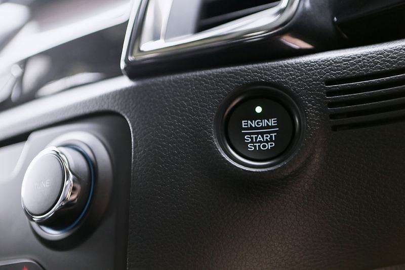 Ford Everest Titanium 2022: Giá xe lăn bánh khuyến mãi, Mua bán xe trả góp nut khoi dong ford everest 2021 thailan muaxegiatot vn Ford Everest Titanium 2022: Giá xe lăn bánh khuyến mãi, Mua bán xe trả góp
