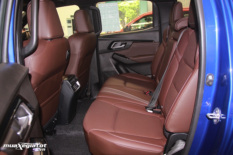 hang ghe thu 2 Isuzu D max 2021 2022 muaxegiatot vn Isuzu D-Max 2025: Giá xe lăn bánh khuyến mãi, Mua bán xe trả góp