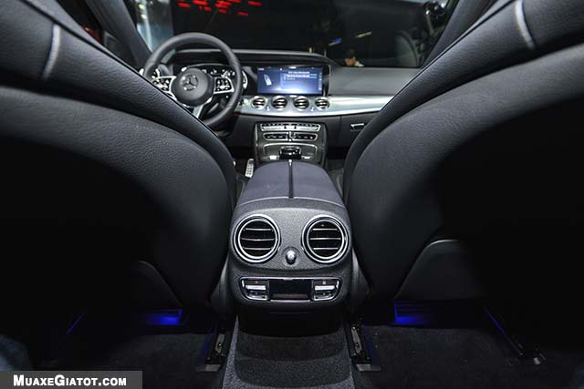 Mercedes E200 Sport 2022: Giá xe lăn bánh khuyến mãi, Mua bán xe trả góp cua gio dieu hoa mercedes benz e200 sport 2020 muaxegiatot com Mercedes E200 Sport 2022: Giá xe lăn bánh khuyến mãi, Mua bán xe trả góp