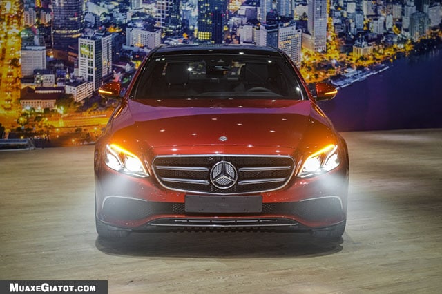 Mercedes E200 Sport 2022: Giá xe lăn bánh khuyến mãi, Mua bán xe trả góp den pha mercedes benz e200 sport 2020 muaxegiatot com Mercedes E200 Sport 2022: Giá xe lăn bánh khuyến mãi, Mua bán xe trả góp