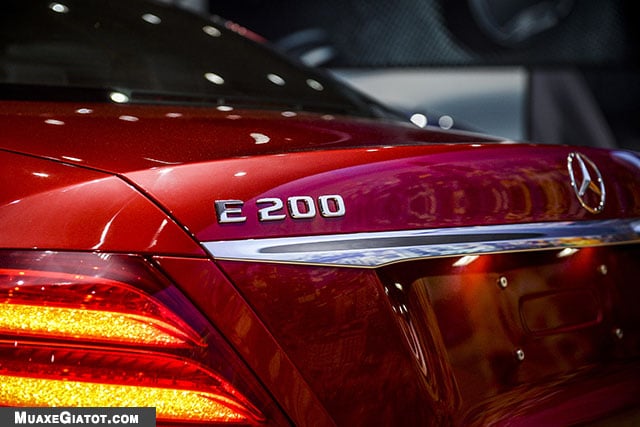 logo sau mercedes benz e200 sport 2020 muaxegiatot com Mercedes E200 Sport 2022: Giá xe lăn bánh khuyến mãi, Mua bán xe trả góp