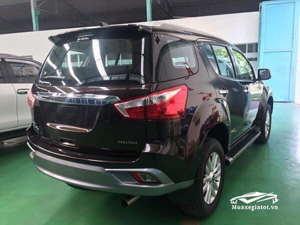 duoi xe isuzu mux 2021 2022 xetot com 2 Isuzu MU-X 2025: Giá xe lăn bánh khuyến mãi, Mua bán xe trả góp