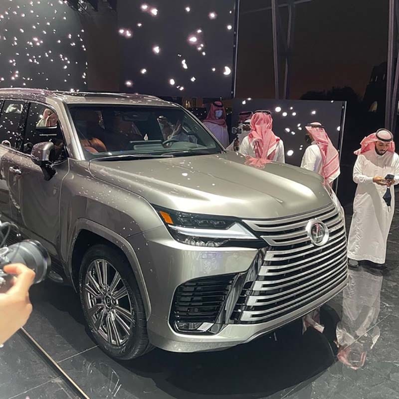 So sánh Lexus LX600 và LX570 - LX600 có gì mới? dau xe lexus lx600 2022 giaxehoi vn 1 800x800 1 So sánh Lexus LX600 và LX570 - LX600 có gì mới?