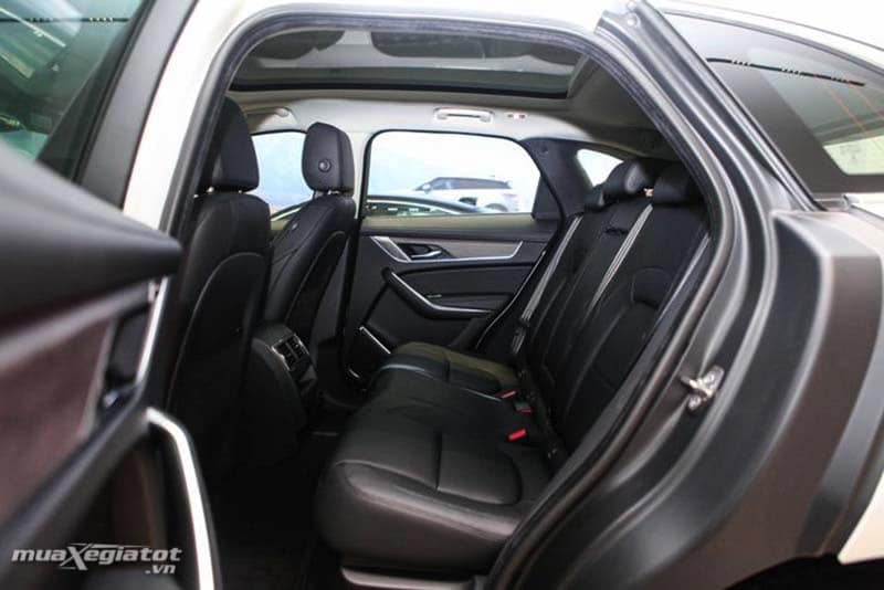 Jaguar F-Pace 2025: Giá xe lăn bánh khuyến mãi, Mua bán xe trả góp ghe sau jaguar f pace 2022 muaxegiatot vn Jaguar F-Pace 2025: Giá xe lăn bánh khuyến mãi, Mua bán xe trả góp