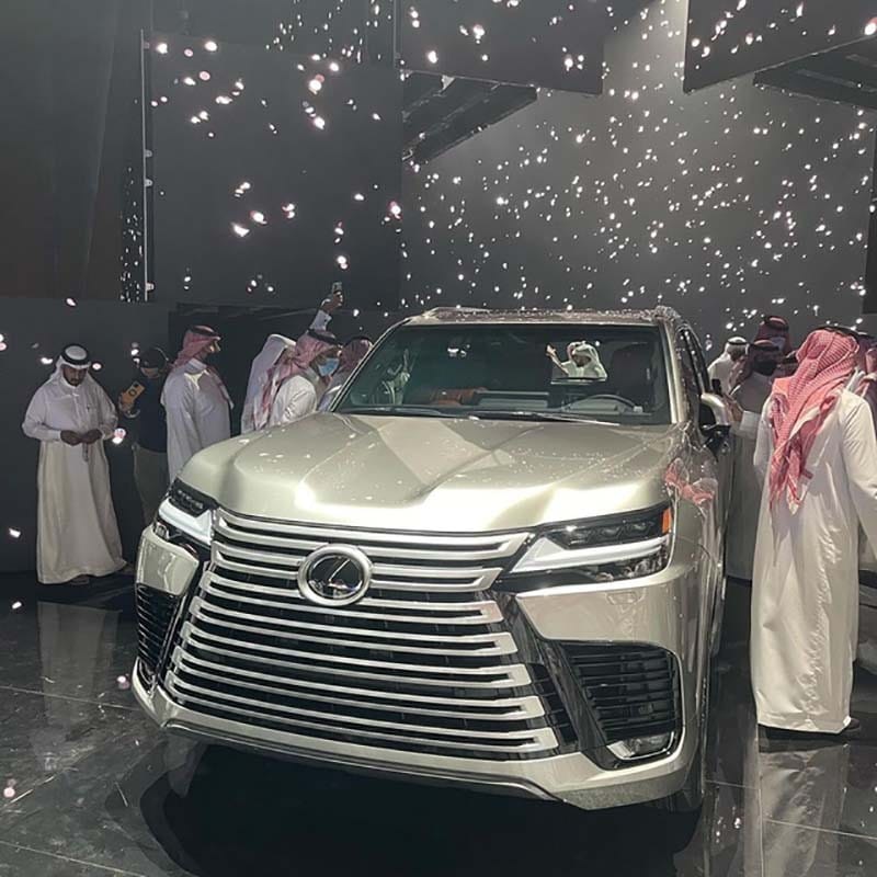 So sánh Lexus LX600 và LX570 - LX600 có gì mới? ra mat xe lexus lx600 2022 giaxehoi vn 10 800x800 1 So sánh Lexus LX600 và LX570 - LX600 có gì mới?