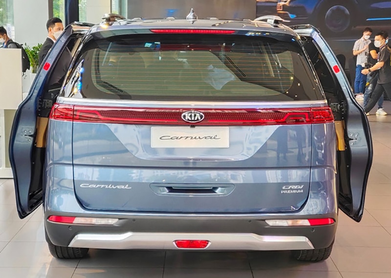 Kia Carnival 2025: Giá xe lăn bánh khuyến mãi, Mua bán xe trả góp duoi xe kia carnival 2022 muaxegiatot vn Kia Carnival 2025: Giá xe lăn bánh khuyến mãi, Mua bán xe trả góp