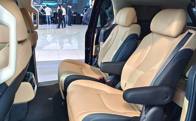 Kia Carnival 2025: Giá xe lăn bánh khuyến mãi, Mua bán xe trả góp hang ghe thu 2 xe kia carnival 2022 muaxegiatot vn Kia Carnival 2025: Giá xe lăn bánh khuyến mãi, Mua bán xe trả góp