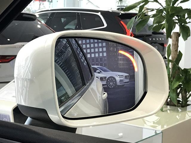 Volvo XC60 2025: Giá lăn bánh khuyến mãi, Mua bán xe trả góp Volvo xc60 canh bao diem mu 1024x768 muaxegiatot vn Volvo XC60 2025: Giá lăn bánh khuyến mãi, Mua bán xe trả góp