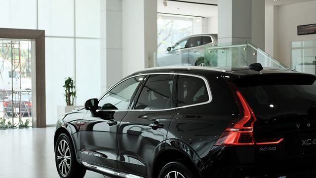 Volvo XC60 2025: Giá lăn bánh khuyến mãi, Mua bán xe trả góp Volvo xc60 den hau led 1024x577 muaxegiatot vn Volvo XC60 2025: Giá lăn bánh khuyến mãi, Mua bán xe trả góp