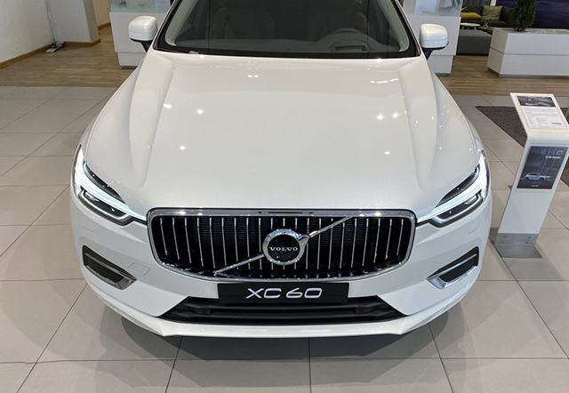 Volvo XC60 2025: Giá lăn bánh khuyến mãi, Mua bán xe trả góp Volvo xc60 nap capo 1024x707 muaxegiatot vn Volvo XC60 2025: Giá lăn bánh khuyến mãi, Mua bán xe trả góp