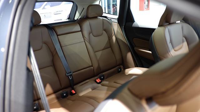 Volvo XC60 2025: Giá lăn bánh khuyến mãi, Mua bán xe trả góp Volvo xc60 noi that 2 1024x576 muaxegiatot vn Volvo XC60 2025: Giá lăn bánh khuyến mãi, Mua bán xe trả góp