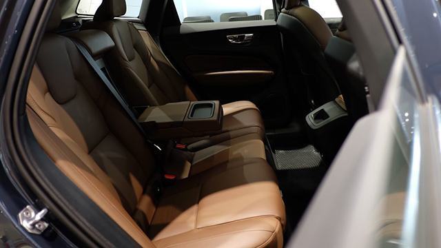 Volvo XC60 2025: Giá lăn bánh khuyến mãi, Mua bán xe trả góp Volvo xc60 noi that 3 1024x576 muaxegiatot vn Volvo XC60 2025: Giá lăn bánh khuyến mãi, Mua bán xe trả góp