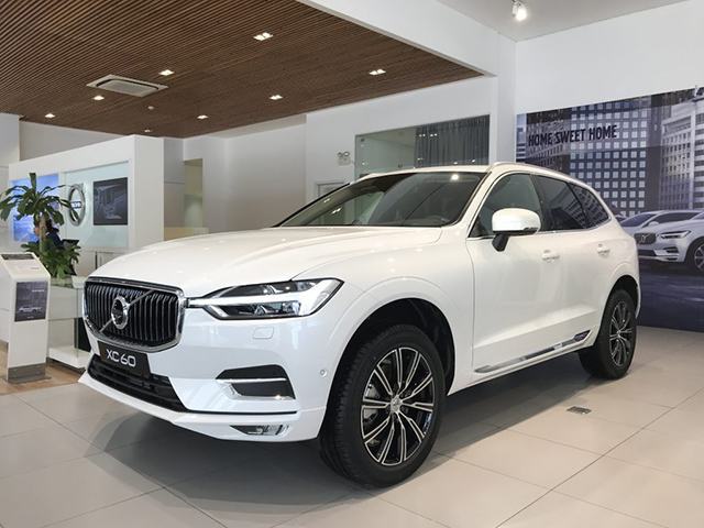 Volvo XC60 2025: Giá lăn bánh khuyến mãi, Mua bán xe trả góp Volvo xc60 white 1024x768 muaxegiatot vn Volvo XC60 2025: Giá lăn bánh khuyến mãi, Mua bán xe trả góp