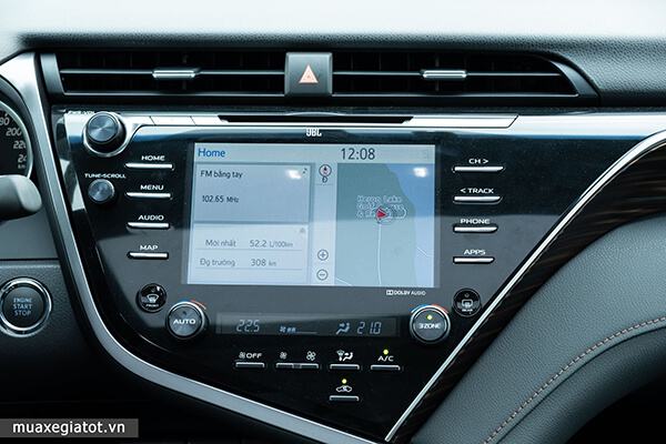 So sánh Toyota Camry 2.5Q với Vinfast Lux A2.0 cao cấp giai tri toyota camry 25q 2021 muaxegiatot vn 28 So sánh Toyota Camry 2.5Q với Vinfast Lux A2.0 cao cấp