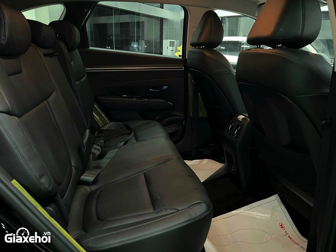 Hyundai Tucson 2024: Giá xe lăn bánh khuyến mãi, Mua xe trả góp hang ghe sau hyundai tucson 20 xang dac biet 2022 muaxegiatot vn 6 Hyundai Tucson 2024: Giá xe lăn bánh khuyến mãi, Mua xe trả góp