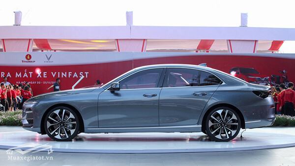 So sánh Toyota Camry 2.5Q với Vinfast Lux A2.0 cao cấp hong xe vinFast lux a20 2019 sedan muaxegiatot vn 4 So sánh Toyota Camry 2.5Q với Vinfast Lux A2.0 cao cấp