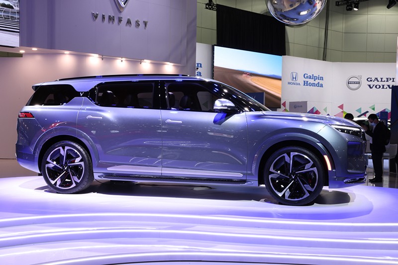 Vinfast VF9 2025: Giá xe lăn bánh khuyến mãi, Mua bán xe trả góp vinfast vf e36 2022 ra mat tai my muaxegiatot vn 7 800x533 1 Vinfast VF9 2025: Giá xe lăn bánh khuyến mãi, Mua bán xe trả góp