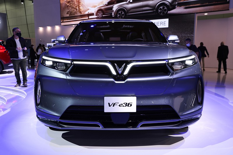 Vinfast VF9 2025: Giá xe lăn bánh khuyến mãi, Mua bán xe trả góp vinfast vf e36 2022 ra mat tai my muaxegiatot vn 8 800x534 1 Vinfast VF9 2025: Giá xe lăn bánh khuyến mãi, Mua bán xe trả góp