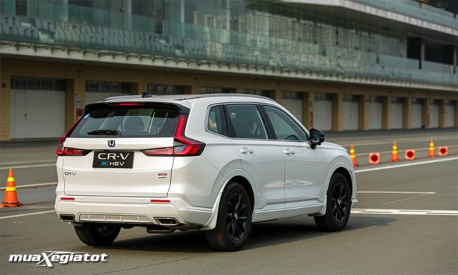 Honda CRV 2025: Giá xe lăn bánh khuyến mãi, Mua bán xe trả góp duoi xe honda cr v hybrid 2024 e hev rs muaxegiatot com 16 650x390 Honda CRV 2025: Giá xe lăn bánh khuyến mãi, Mua bán xe trả góp