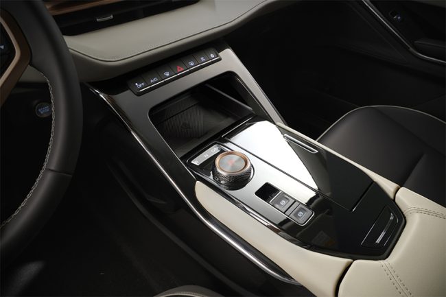 Haval H6 Hybrid 2025 HEV: Giá xe lăn bánh khuyến mãi, Mua bán xe trả góp haval h6 hybrid 2024 gia xe lan banh khuyen mai mua ban xe tra gop 5 650x433 Haval H6 Hybrid 2025 HEV: Giá xe lăn bánh khuyến mãi, Mua bán xe trả góp